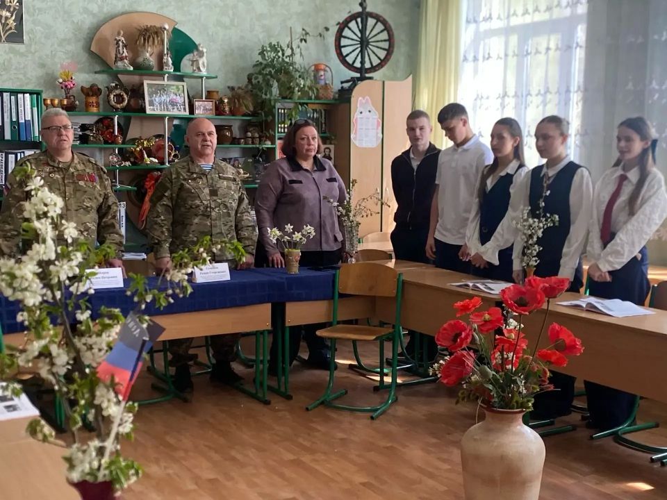 Дмитрий Огилец: 17 апреля 2026 года в ГБОУ "Гимназия г.о. Макеевка" члены Макеевской городской организации "Российский союз ветеранов Афганистана и специальных военных операций" приняли участие в мероприятии, приуроченном... Дмитрий Огилец: 17 апреля 2026 года в ГБОУ "Гимназия г.о. Макеевка" члены Макеевской городской организации "Российский союз ветеранов Афганистана и специальных военных операций" приняли участие в мероприятии, приуроченном...