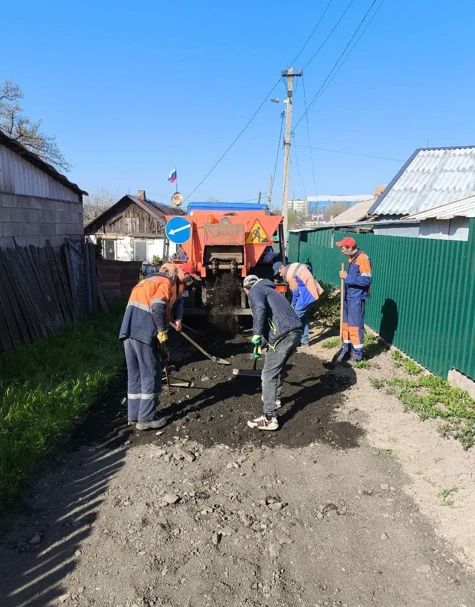 В частном секторе Ильичевского района специалисты выполнили отсыпку дорог В частном секторе Ильичевского района специалисты выполнили отсыпку дорог