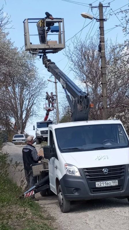 Мариупольские энергетики заменили 33 светильника Мариупольские энергетики заменили 33 светильника