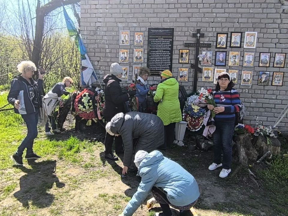 Память жива: Подвиг защитников Мариуполя Память жива: Подвиг защитников Мариуполя