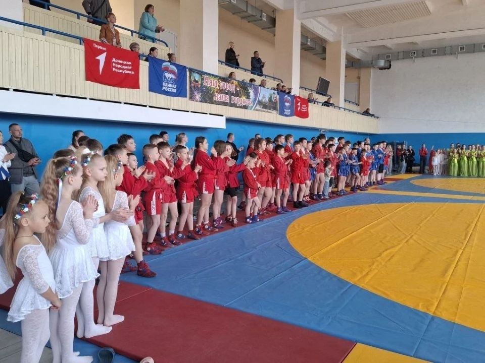 Александр Волошин: В Шахтерске завершились традиционные соревнования по самбо «Покорители космоса» Александр Волошин: В Шахтерске завершились традиционные соревнования по самбо «Покорители космоса»