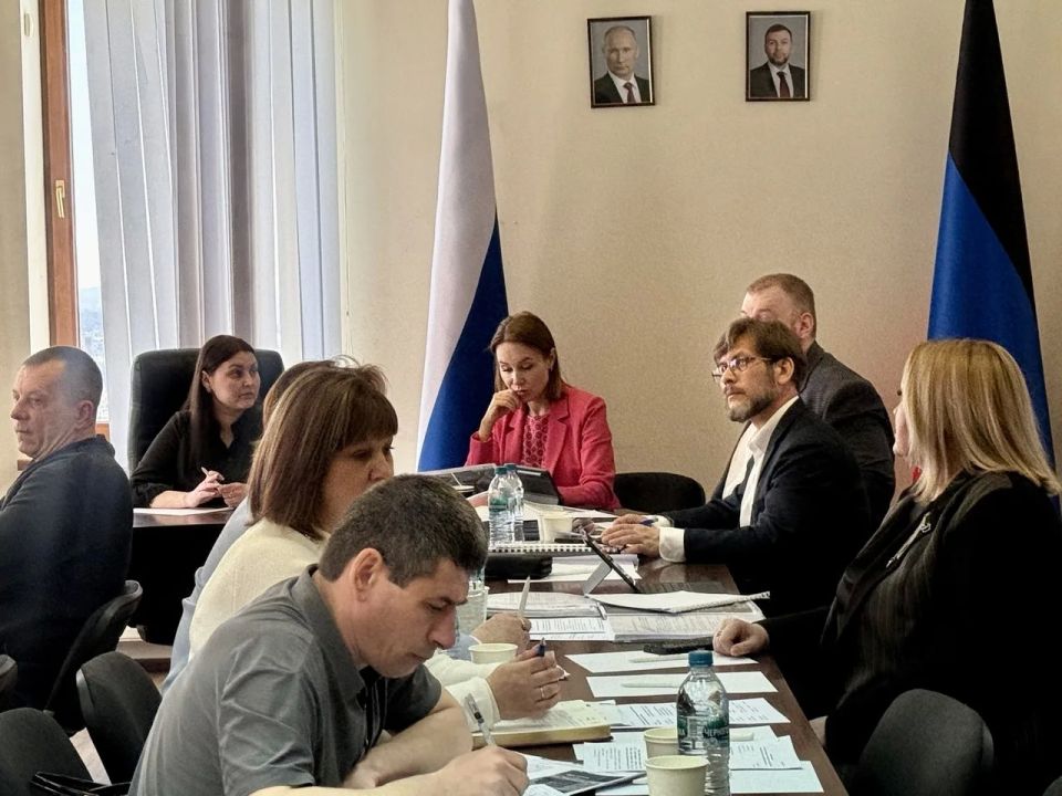 В Минстрое ДНР обсудили будущее городов и посёлков региона В Минстрое ДНР обсудили будущее городов и посёлков региона