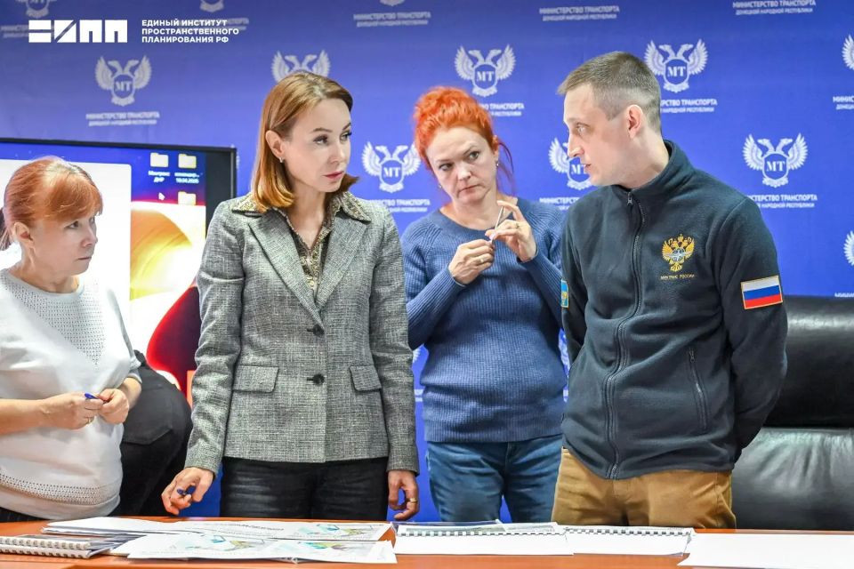 В Минтрансе Донецкой Народной Республики рассмотрели развитие транспортной инфраструктуры региона В Минтрансе Донецкой Народной Республики рассмотрели развитие транспортной инфраструктуры региона