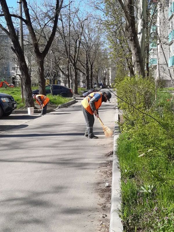 В Мариуполе продолжается благоустройство придомовых территорий В Мариуполе продолжается благоустройство придомовых территорий