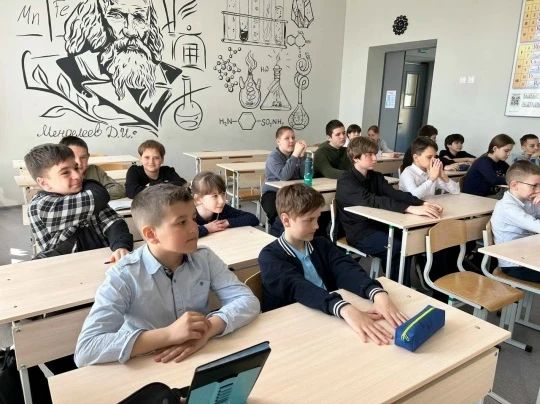 Активисты «Движения Первых» изучают топонимы Мариуполя Активисты «Движения Первых» изучают топонимы Мариуполя