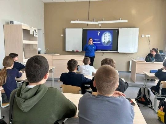 Активисты «Движения Первых» изучают топонимы Мариуполя Активисты «Движения Первых» изучают топонимы Мариуполя