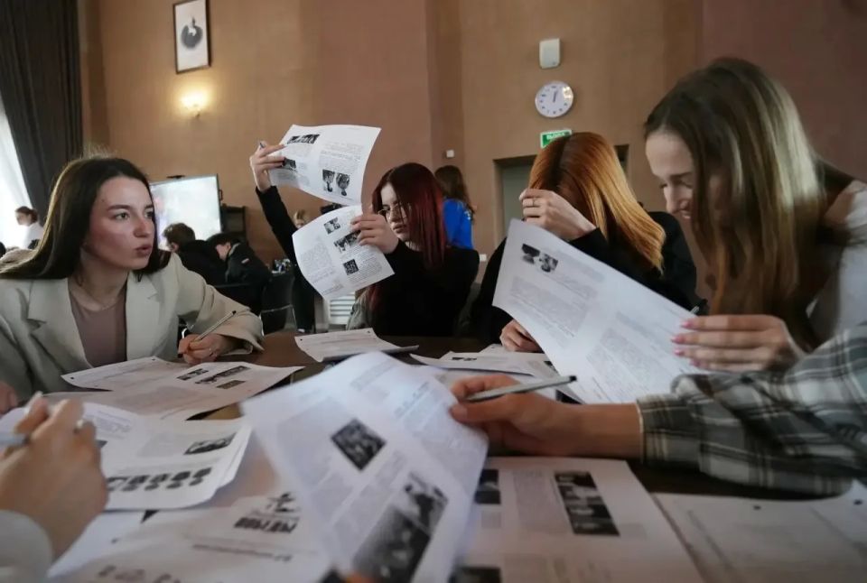 В Мариуполе «Диктант Победы» проходит уже в третий раз с момента освобождения города В Мариуполе «Диктант Победы» проходит уже в третий раз с момента освобождения города