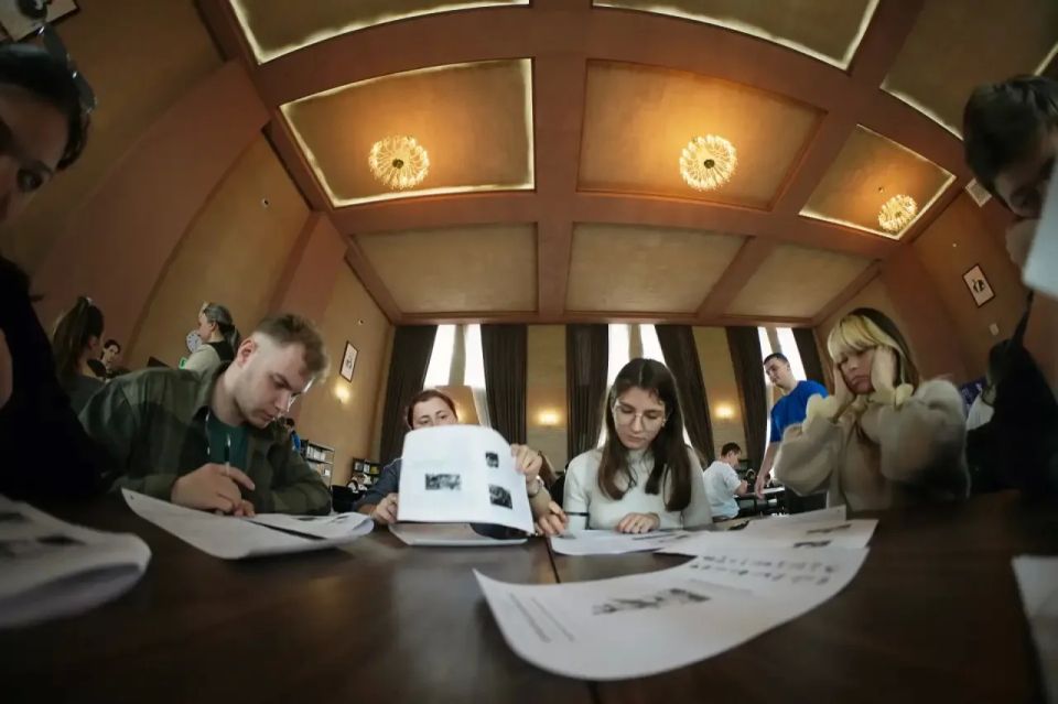 В Мариуполе «Диктант Победы» проходит уже в третий раз с момента освобождения города В Мариуполе «Диктант Победы» проходит уже в третий раз с момента освобождения города