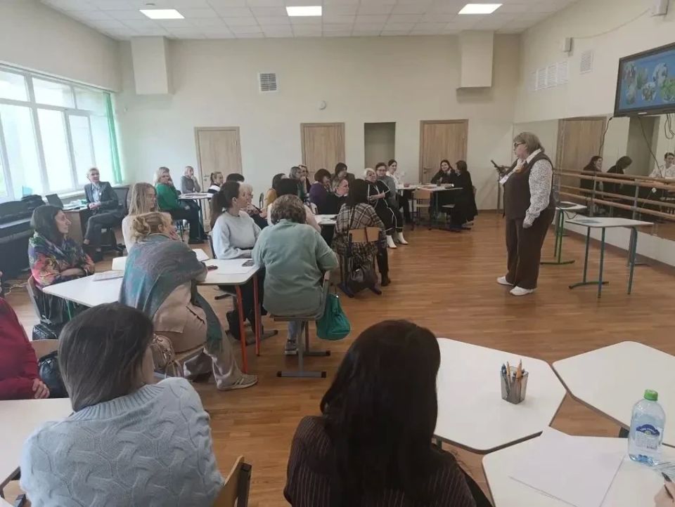 В Мариуполе прошел первый межрегиональный форум педагогов дополнительного образования В Мариуполе прошел первый межрегиональный форум педагогов дополнительного образования