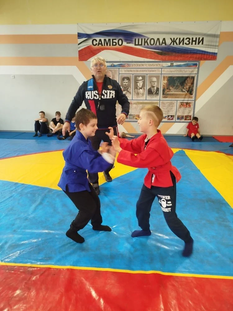 Юные самбисты Мариуполя готовятся к первенству города