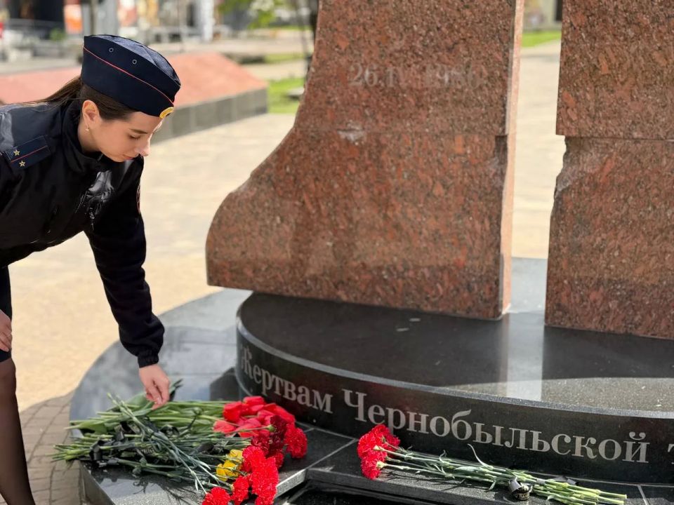 Полицейские в Мариуполе почтили память жертв и ликвидаторов катастрофы на Чернобыльской АЭС Полицейские в Мариуполе почтили память жертв и ликвидаторов катастрофы на Чернобыльской АЭС