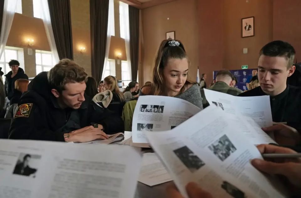В Мариуполе «Диктант Победы» проходит уже в третий раз с момента освобождения города В Мариуполе «Диктант Победы» проходит уже в третий раз с момента освобождения города