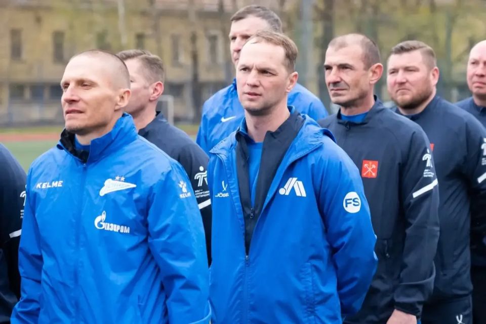 В Санкт-Петербурге прошёл матч ветеранов футбола между командами правительств города и Мариуполя В Санкт-Петербурге прошёл матч ветеранов футбола между командами правительств города и Мариуполя