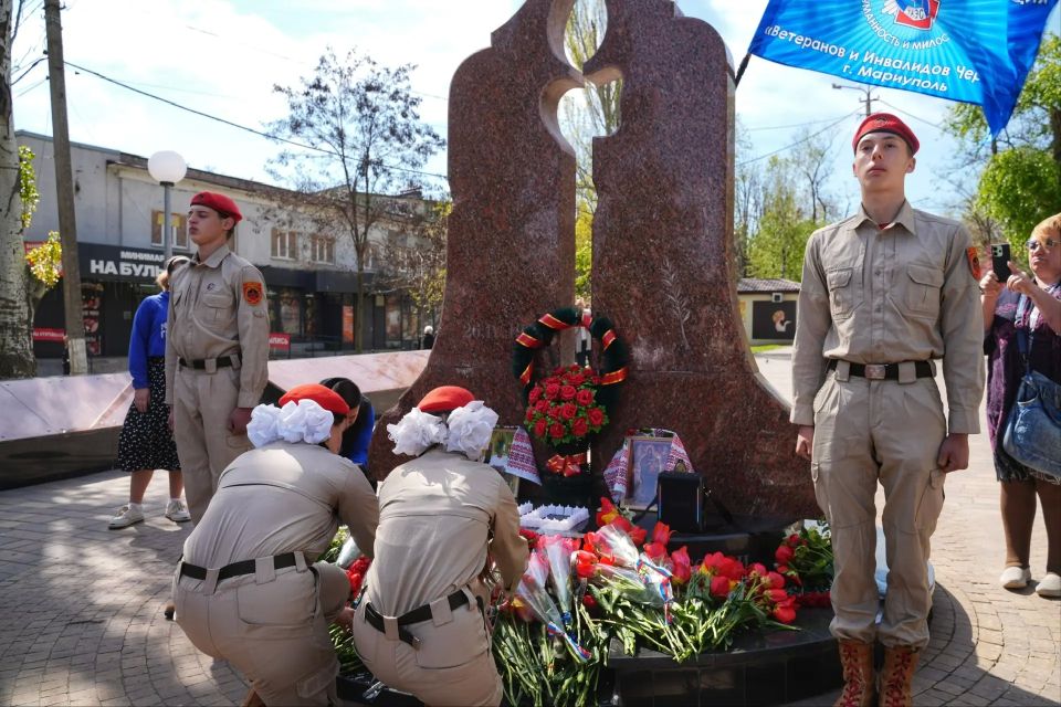 В Мариуполе прошел памятный митинг, приуроченный к 40-й годовщине катастрофы на Чернобыльской АЭС В Мариуполе прошел памятный митинг, приуроченный к 40-й годовщине катастрофы на Чернобыльской АЭС