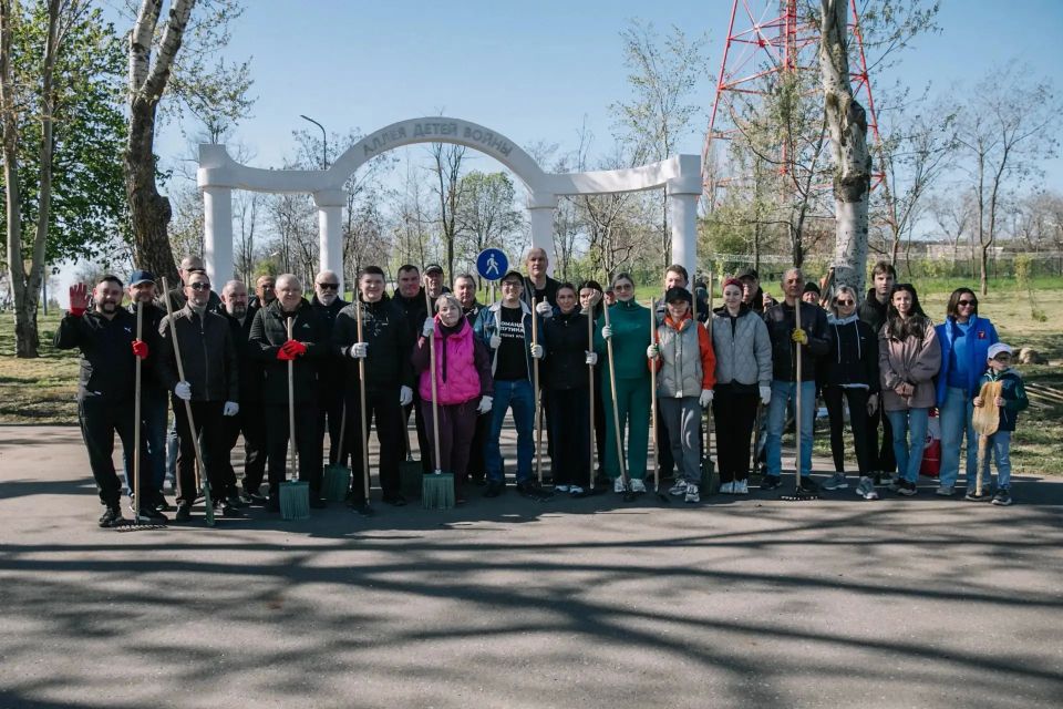 Более полутора тысяч мариупольцев приняли участие во Всероссийском субботнике Более полутора тысяч мариупольцев приняли участие во Всероссийском субботнике