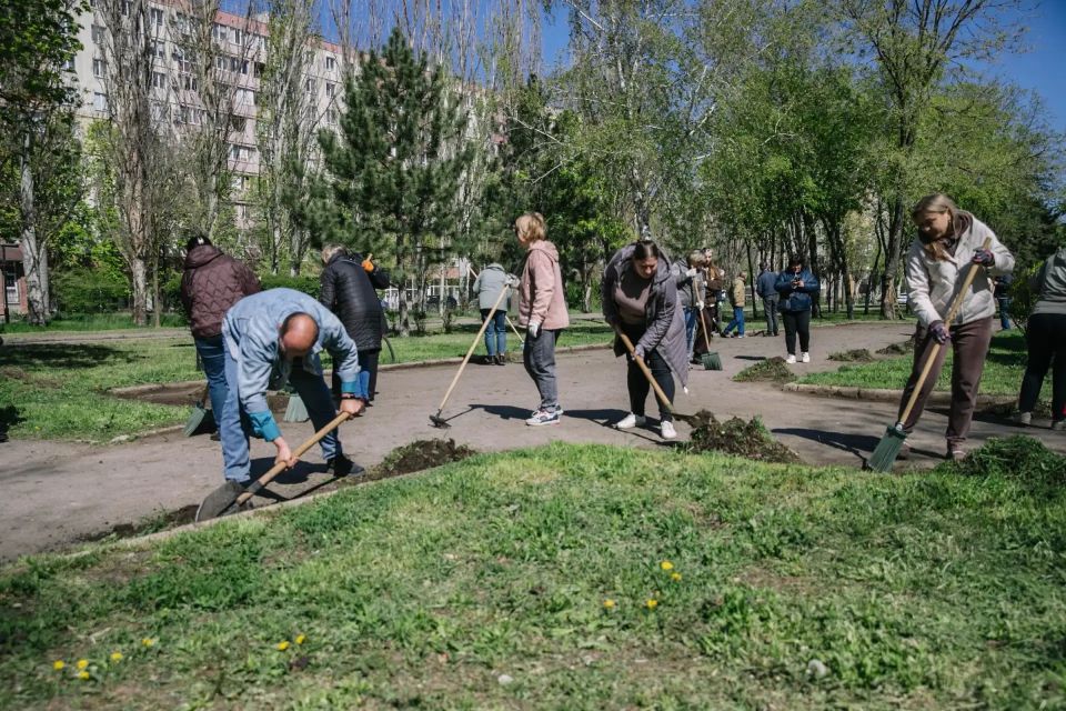 Более полутора тысяч мариупольцев приняли участие во Всероссийском субботнике Более полутора тысяч мариупольцев приняли участие во Всероссийском субботнике