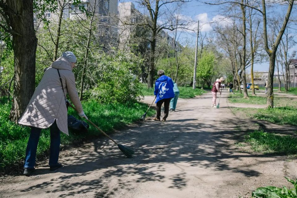 Более полутора тысяч мариупольцев приняли участие во Всероссийском субботнике Более полутора тысяч мариупольцев приняли участие во Всероссийском субботнике