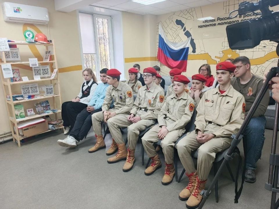 Ветераны-защитники Отечества провели урок мужества для школьников в Макеевке Ветераны-защитники Отечества провели урок мужества для школьников в Макеевке