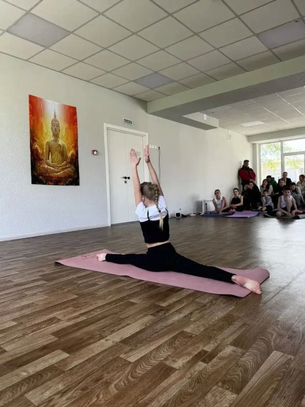 В спортшколе «Атлетик» прошли соревнования по спортивной йоге В спортшколе «Атлетик» прошли соревнования по спортивной йоге