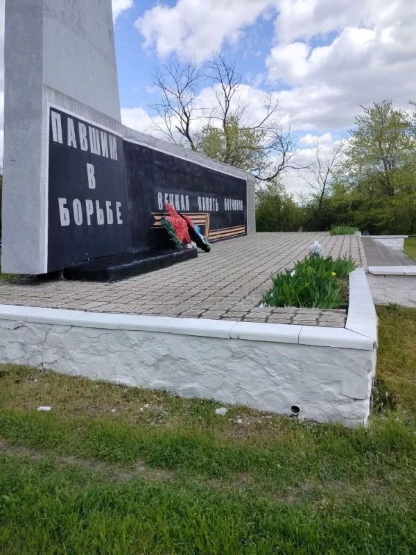В преддверии 9 Мая и Дня Донецкой Народной Республики продолжаем благоустраивать общественные пространства и памятные места нашего округа В преддверии 9 Мая и Дня Донецкой Народной Республики продолжаем благоустраивать общественные пространства и памятные места нашего округа