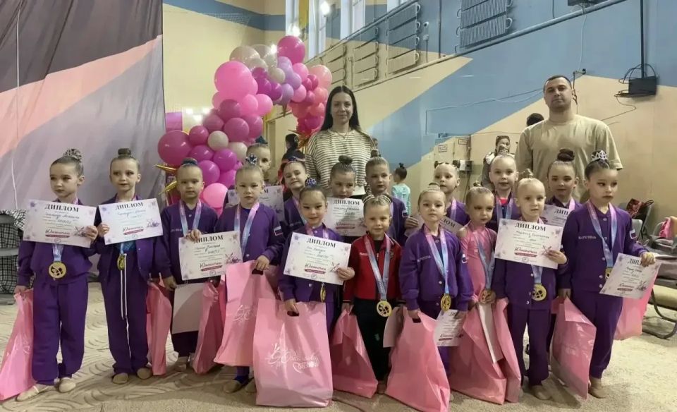 Юные мариупольские гимнастки успешно выступили в Таганроге Юные мариупольские гимнастки успешно выступили в Таганроге