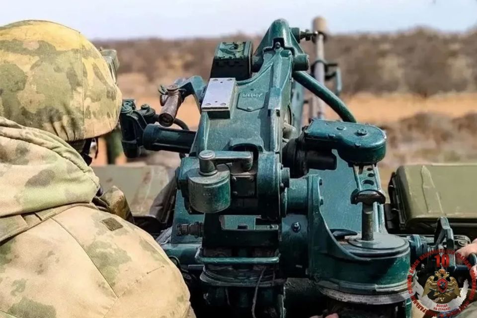 В ДНР росгвардейцы провели тренировки по стрельбе из зенитной установки