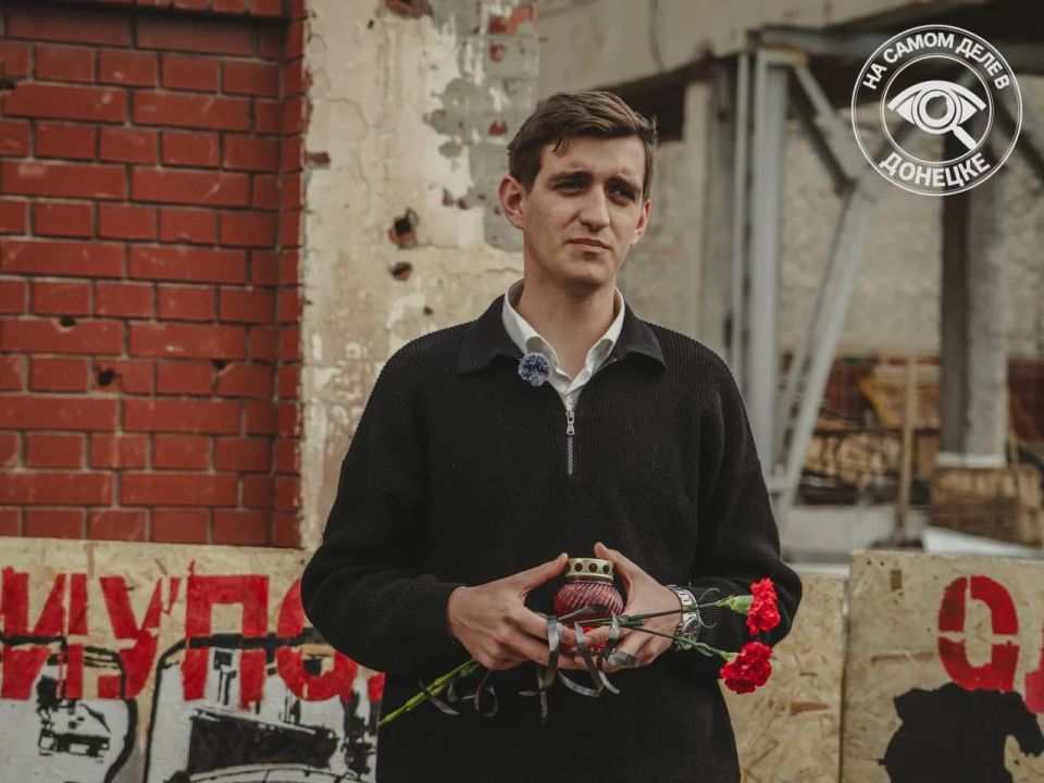 Молодежь ДНР почтила память погибших в трагических событиях Мариуполя и Одессы Молодежь ДНР почтила память погибших в трагических событиях Мариуполя и Одессы