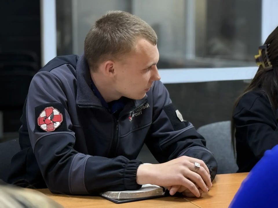 Встретился с лидерами молодежных НКО Встретился с лидерами молодежных НКО