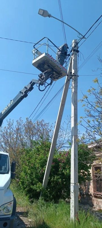 В Мариуполе энергетики продолжают модернизировать сети наружного освещения В Мариуполе энергетики продолжают модернизировать сети наружного освещения