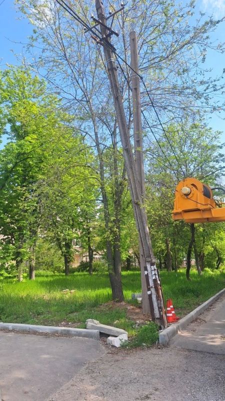 В Мариуполе энергетики продолжают модернизировать сети наружного освещения В Мариуполе энергетики продолжают модернизировать сети наружного освещения