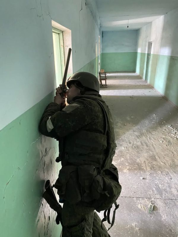 Дмитрий Стешин: Сегодня день создания "Востока" (в/ч 2005) Горжусь, что был с батальоном "Восток", познакомился с парнями в конце мая 2014 года, приваривали "зушку" к раме MAN в захваченной укропской части ВСУ на "Мотеле" Дмитрий Стешин: Сегодня день создания "Востока" (в/ч 2005) Горжусь, что был с батальоном "Восток", познакомился с парнями в конце мая 2014 года, приваривали "зушку" к раме MAN в захваченной укропской части ВСУ на "Мотеле"