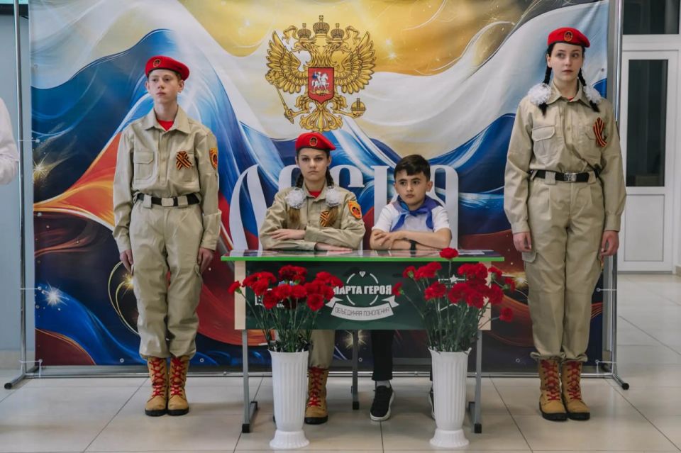 В школах Мариуполя открыли девятую «Парту Героя» В школах Мариуполя открыли девятую «Парту Героя»