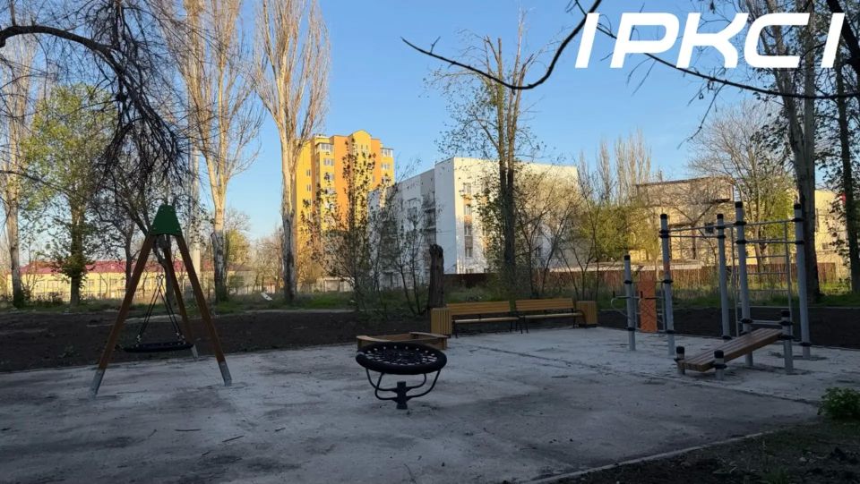 В рамках программы «Благоустройство придомовых территорий 2024-2026» завершаются работы в еще одном дворе на проспекте Строителей в Мариуполе В рамках программы «Благоустройство придомовых территорий 2024-2026» завершаются работы в еще одном дворе на проспекте Строителей в Мариуполе