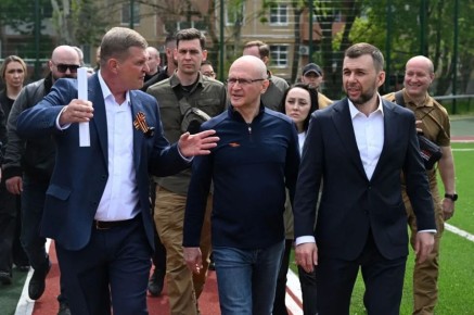 Кириенко и Пушилин посетили спортивные объекты Мариуполя