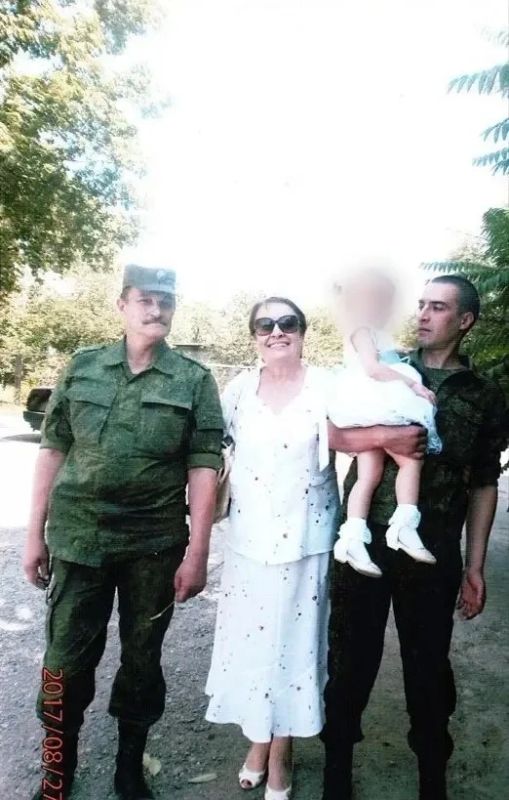 Продолжают историю своего рода: Ветеран СВО из ДНР Александр Слуцкий рассказал о своих героических предках и как его сын сейчас защищает Донбасс Продолжают историю своего рода: Ветеран СВО из ДНР Александр Слуцкий рассказал о своих героических предках и как его сын сейчас защищает Донбасс