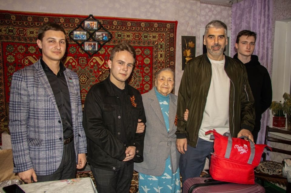 Помогли ветерану добраться на московский парад Помогли ветерану добраться на московский парад