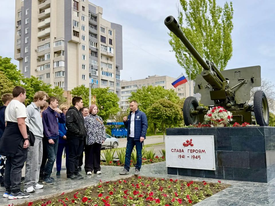 Сотрудники ФАУ «РосКапСтрой» и студенты-целевики кластера «Строительная отрасль» почтили память героев Сотрудники ФАУ «РосКапСтрой» и студенты-целевики кластера «Строительная отрасль» почтили память героев