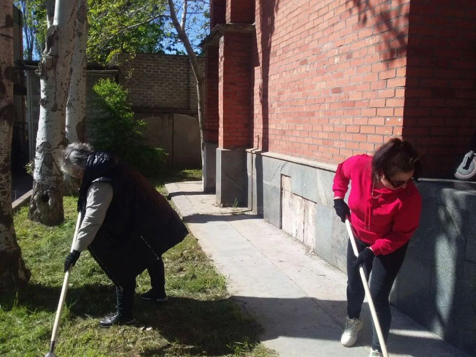 Чистота и порядок в преддверии Дня Победы: Управа Приморского района преобразилась! Чистота и порядок в преддверии Дня Победы: Управа Приморского района преобразилась!