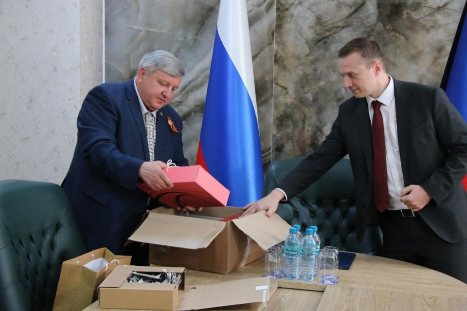 Возвращенная память как часть Победы: в ДНР передали артефакты из разрушенного музея "Азовстали" Возвращенная память как часть Победы: в ДНР передали артефакты из разрушенного музея "Азовстали"
