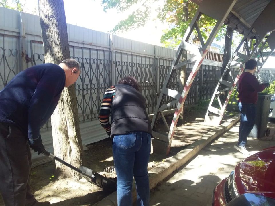 Чистота и порядок в преддверии Дня Победы: Управа Приморского района преобразилась! Чистота и порядок в преддверии Дня Победы: Управа Приморского района преобразилась!