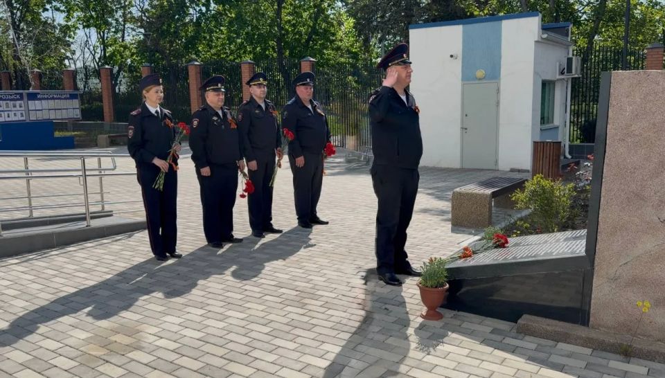 В Мариуполе полицейские почтили память коллег, погибших при исполнении служебного долга В Мариуполе полицейские почтили память коллег, погибших при исполнении служебного долга