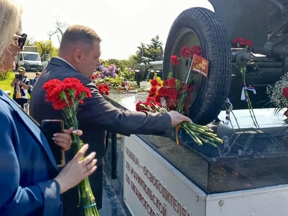 В Орджоникидзевском районе почтили память героев Победы В Орджоникидзевском районе почтили память героев Победы