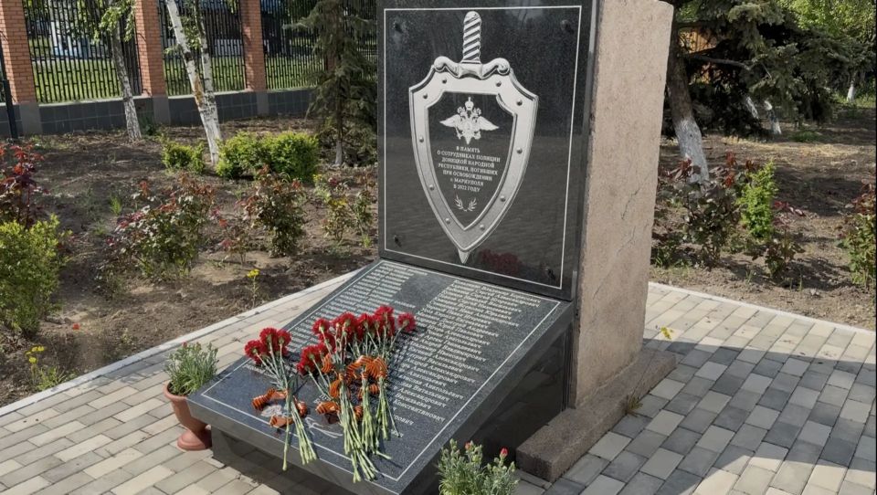 В Мариуполе полицейские почтили память коллег, погибших при исполнении служебного долга