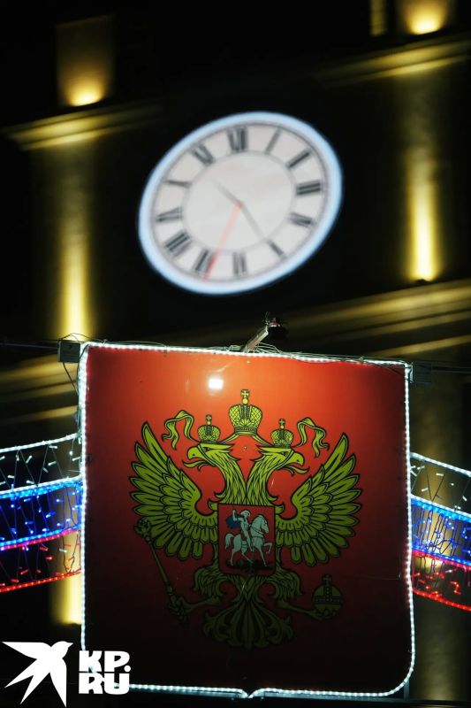 Посмотрите, как сказочно выглядит знаменитый в Мариуполе Дом с часами в ночной тишине Посмотрите, как сказочно выглядит знаменитый в Мариуполе Дом с часами в ночной тишине