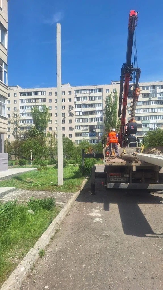 В Орджоникидзевском районе энергетики обновили электроопоры В Орджоникидзевском районе энергетики обновили электроопоры