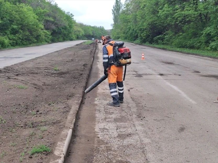 #СОДЕРЖАНИЕ_СВОД за сутки. Информируем, какие работы в рамках содержания автомобильных дорог общего пользования выполнили за прошедшие выходные 16-17 мая: Установили новые дорожные знаки на автомобильных дорогах: #СОДЕРЖАНИЕ_СВОД за сутки. Информируем, какие работы в рамках содержания автомобильных дорог общего пользования выполнили за прошедшие выходные 16-17 мая: Установили новые дорожные знаки на автомобильных дорогах: