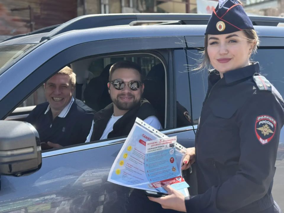 Сотрудники Госавтоинспекции ведут профилактическую работу на территории Мариуполя Сотрудники Госавтоинспекции ведут профилактическую работу на территории Мариуполя