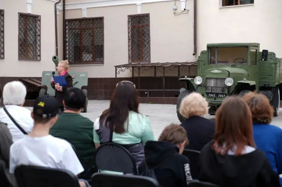 Пешеходные экскурсии и редкие экспонаты: Мариуполь присоединился к всероссийской акции «Ночь в музее» Пешеходные экскурсии и редкие экспонаты: Мариуполь присоединился к всероссийской акции «Ночь в музее»