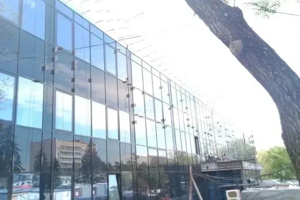 Для достижения целей государственной программы "Спорт России" рабочие из Петербурга восстанавливают спорткомплекс «Нептун» в Мариуполе