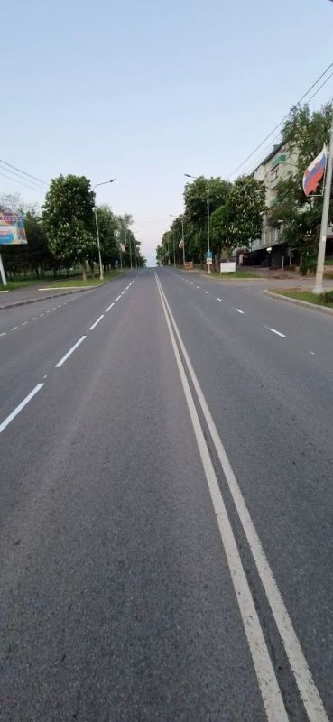 На проспекте Нахимова обновляется дорожная разметка На проспекте Нахимова обновляется дорожная разметка